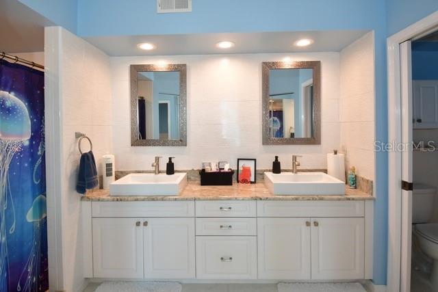 Image 26 of 47 For 6425 Shoreline Drive 10403