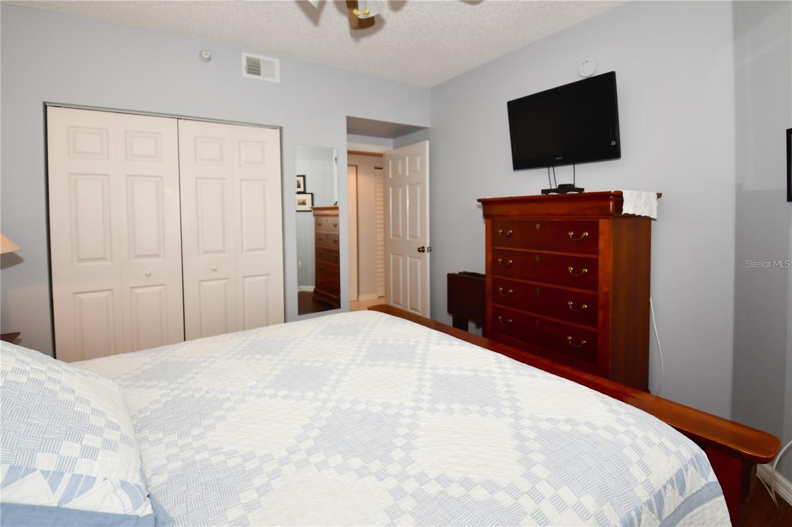 Image 31 of 47 For 6425 Shoreline Drive 10403