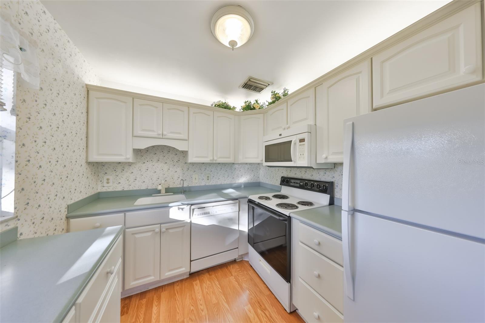 Image 12 of 51 For 2202 Clubhouse Drive 180