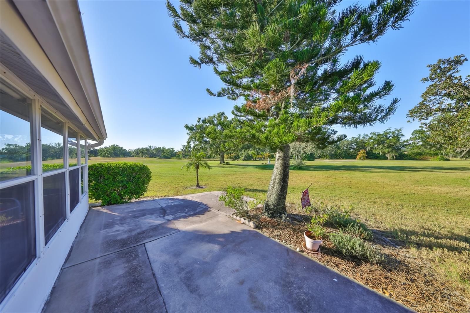 Image 5 of 51 For 2202 Clubhouse Drive 180