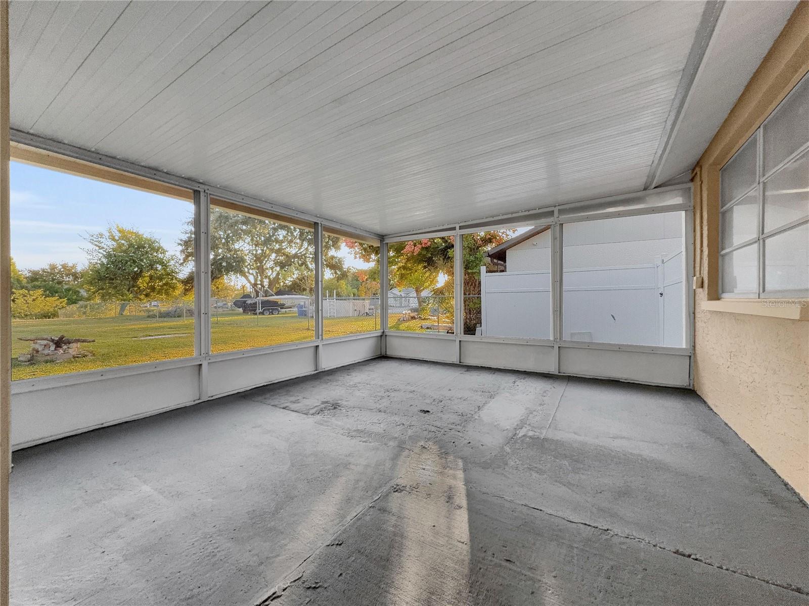 Image 18 of 22 For 9240 Glen Moor Lane