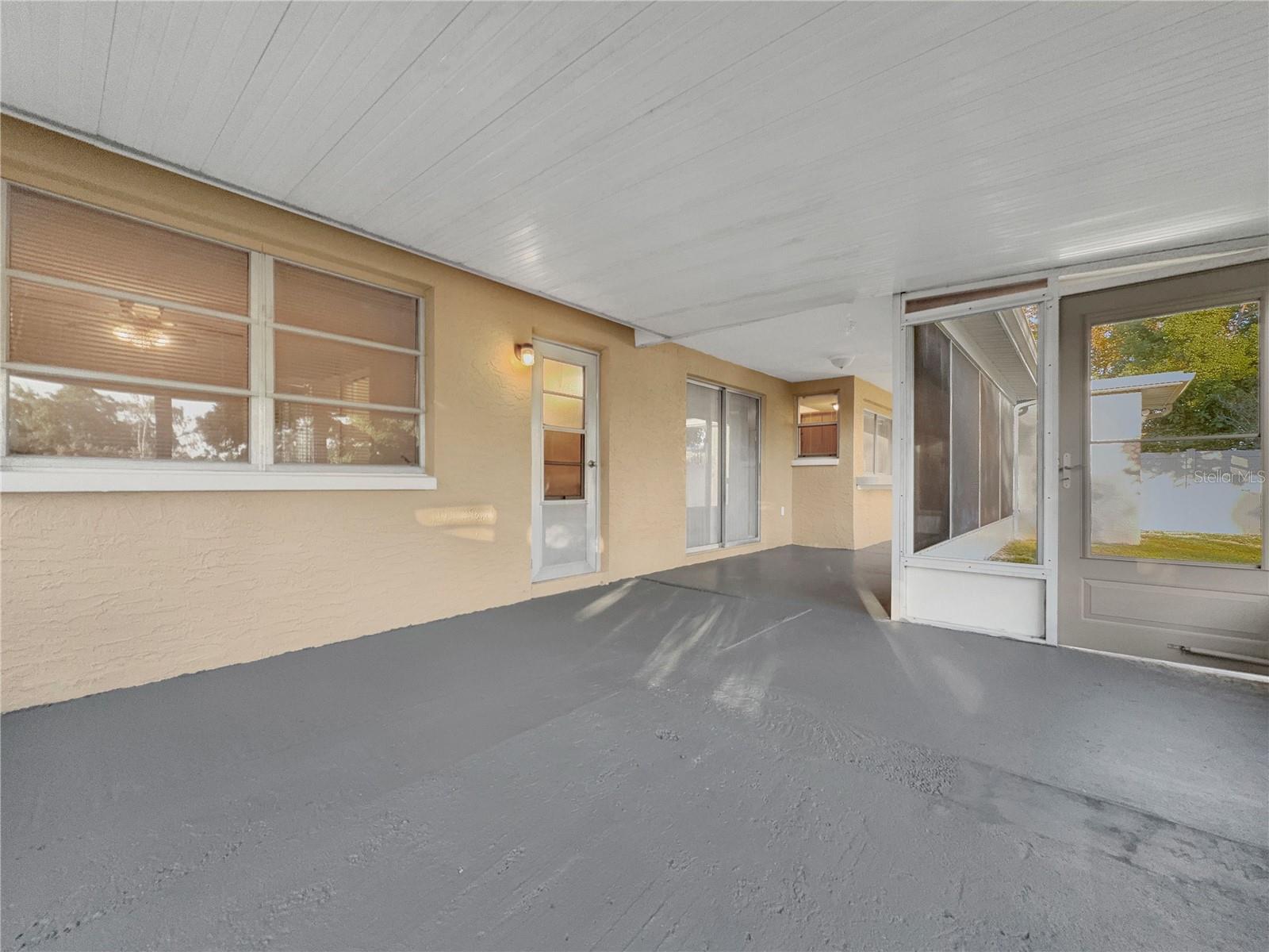 Image 19 of 22 For 9240 Glen Moor Lane