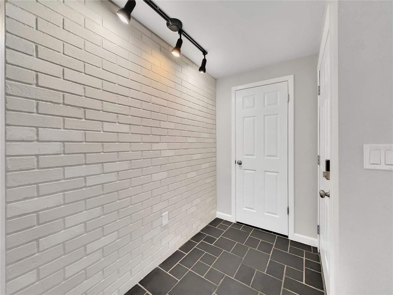 Image 2 of 22 For 9240 Glen Moor Lane