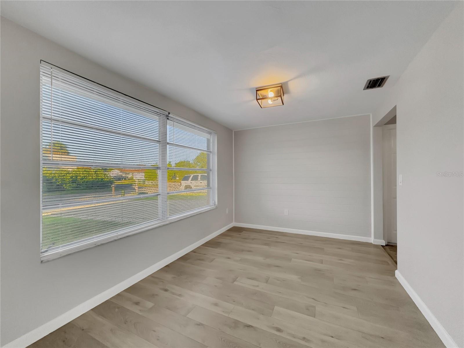 Image 5 of 22 For 9240 Glen Moor Lane