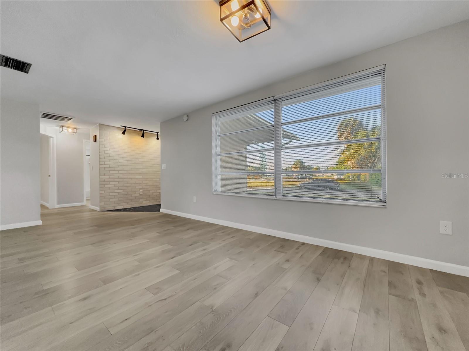 Image 7 of 22 For 9240 Glen Moor Lane