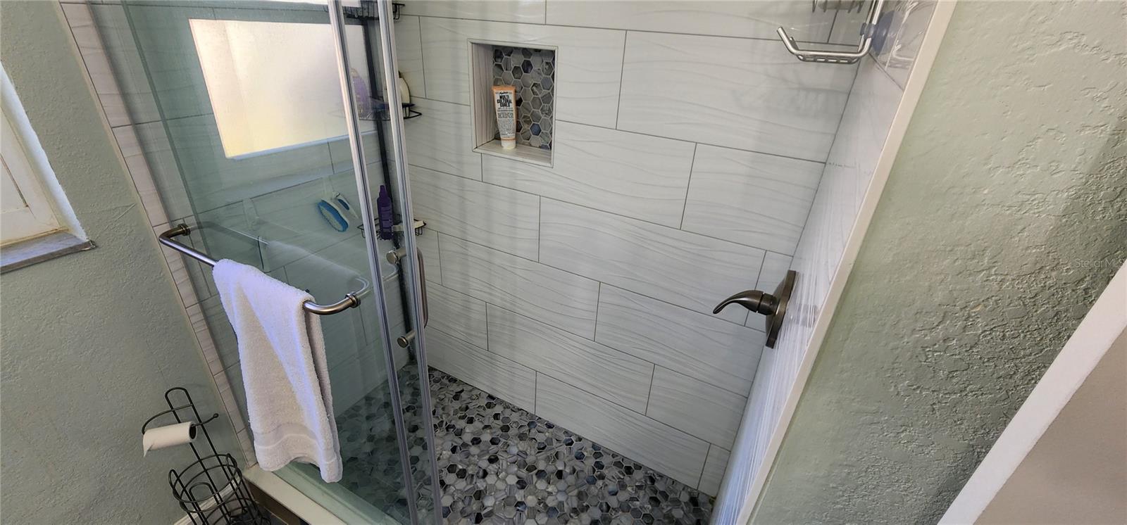 Image 14 of 21 For 418 Imperial Drive