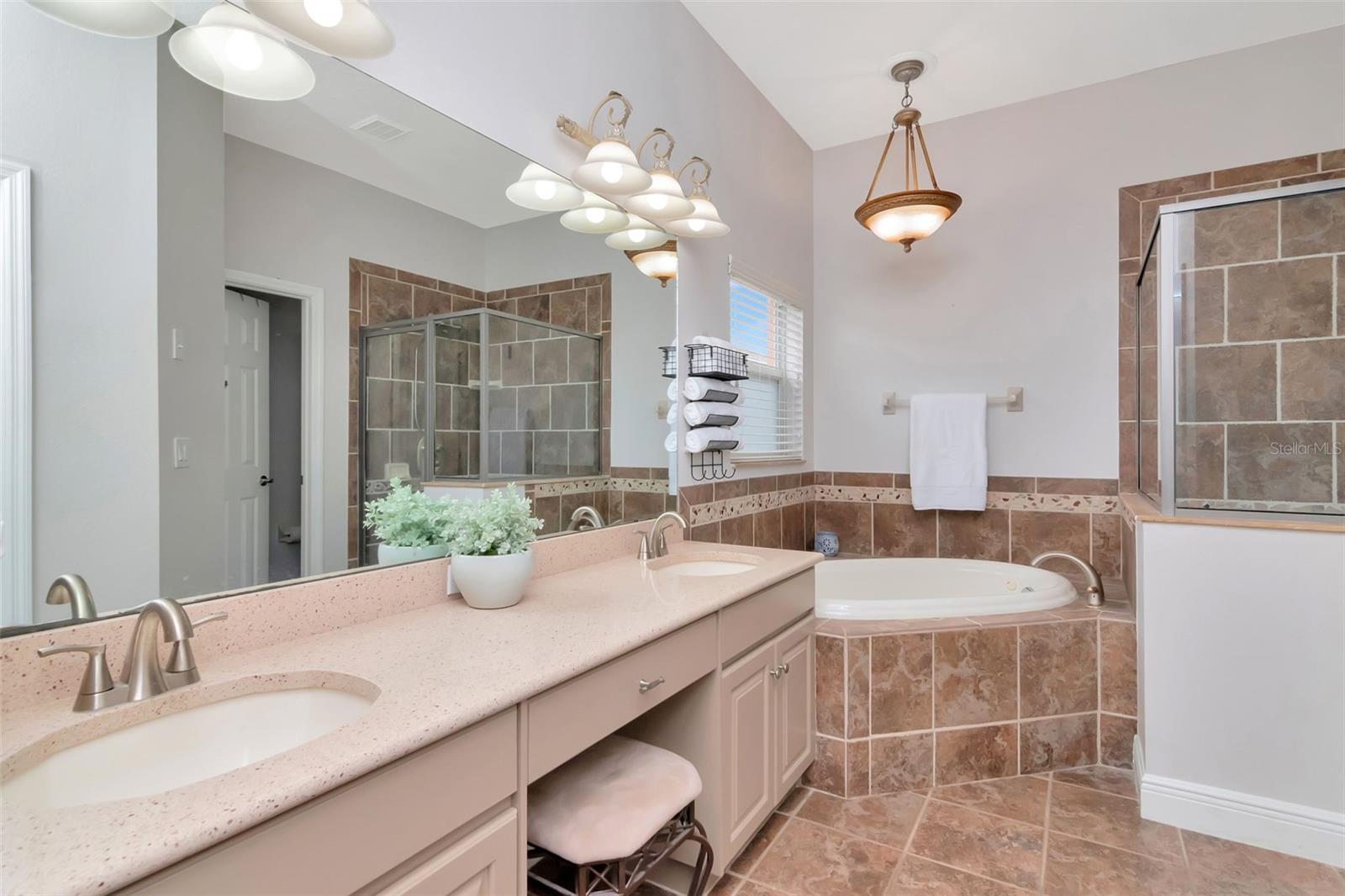 Image 24 of 59 For 31241 Kirkshire Court