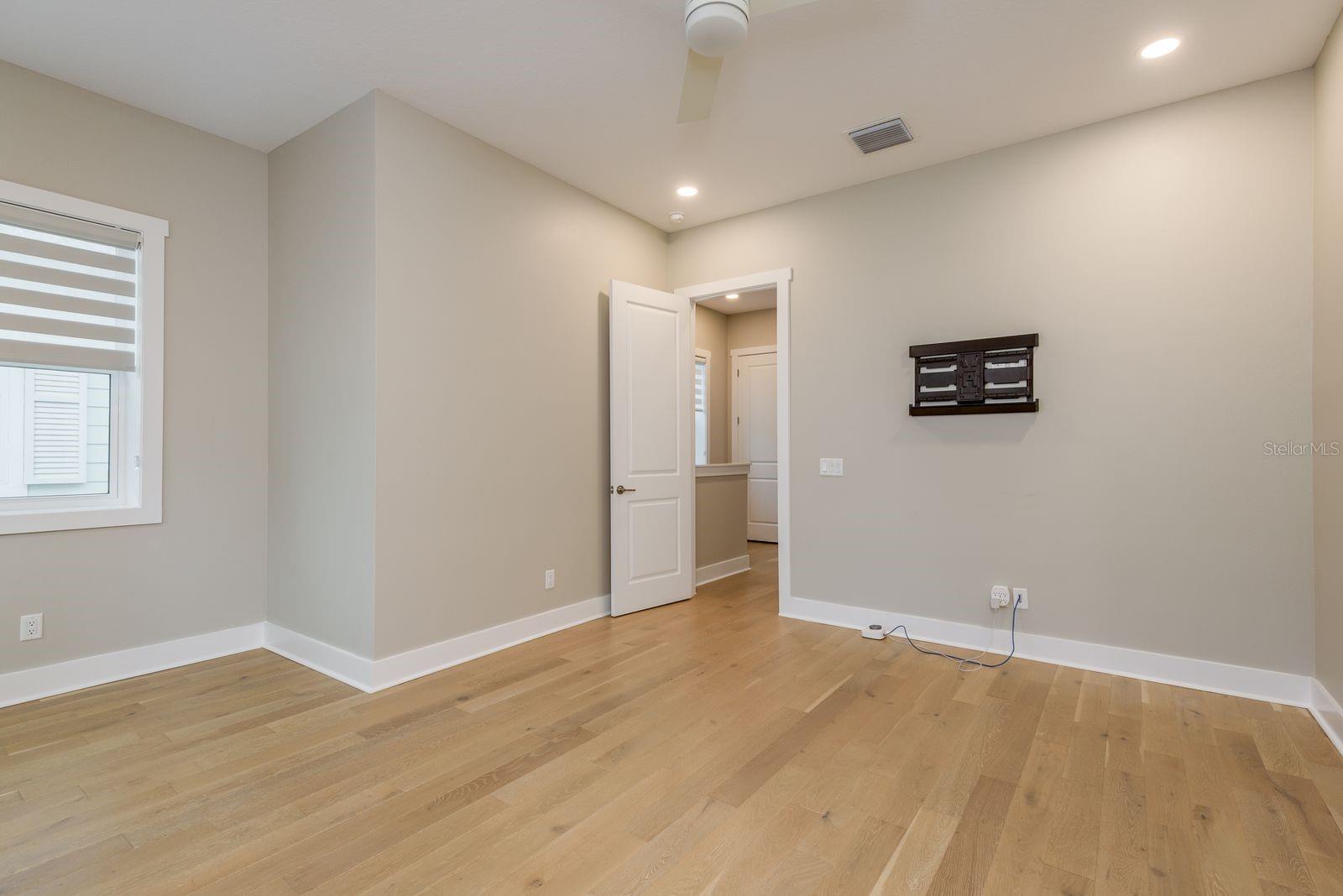 Image 27 of 52 For 833 Oak Bend Lane