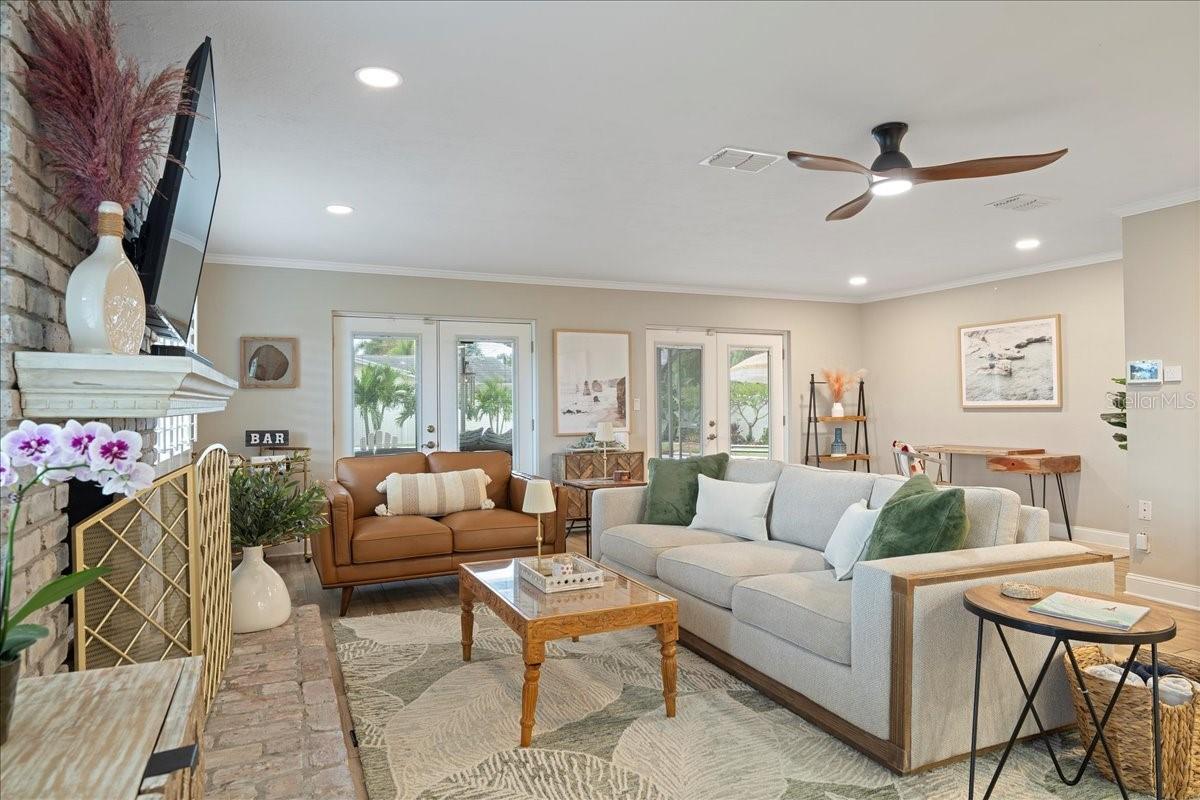 Listing photo id 8 for 8590 119th Street