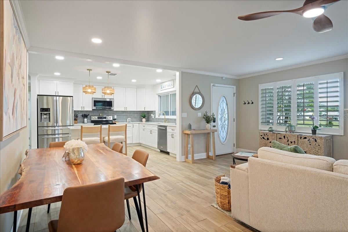 Listing photo id 10 for 8590 119th Street