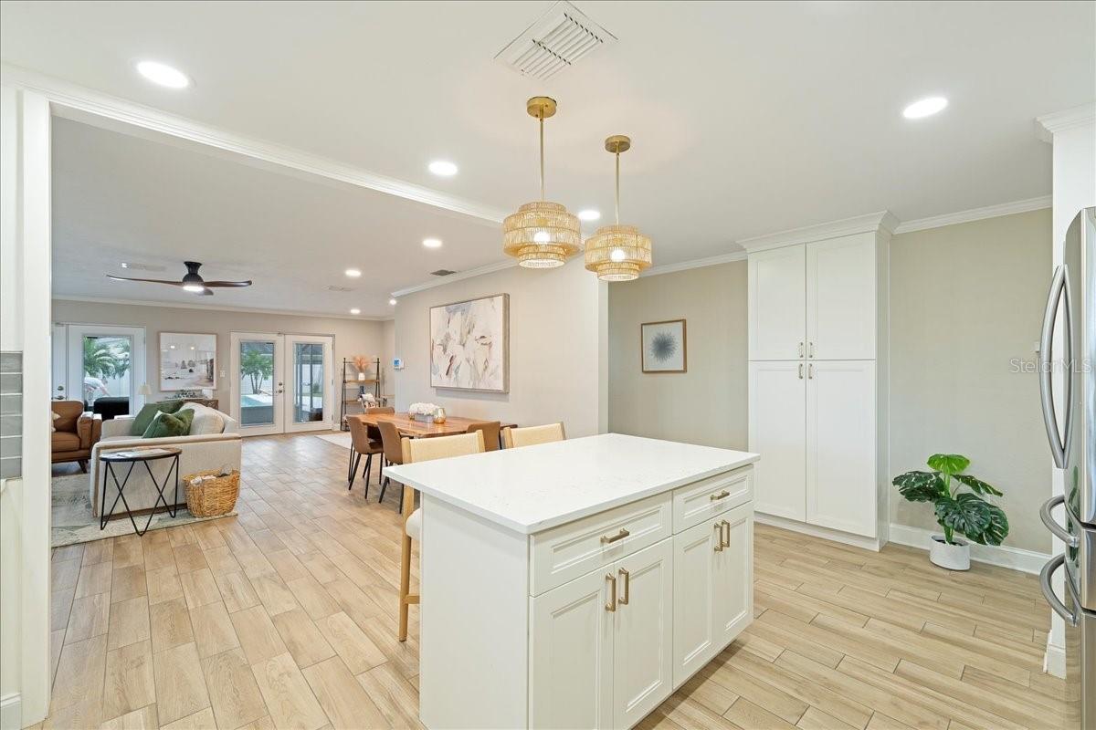 Listing photo id 16 for 8590 119th Street