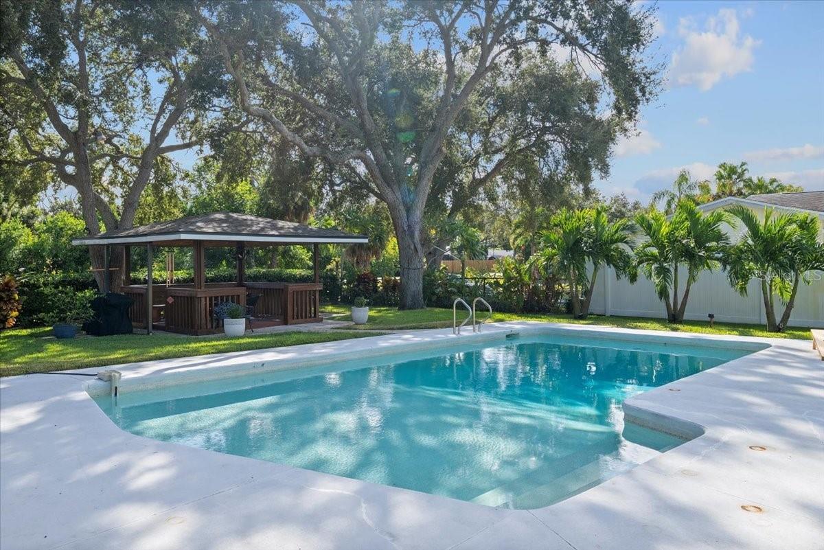 Listing photo id 43 for 8590 119th Street