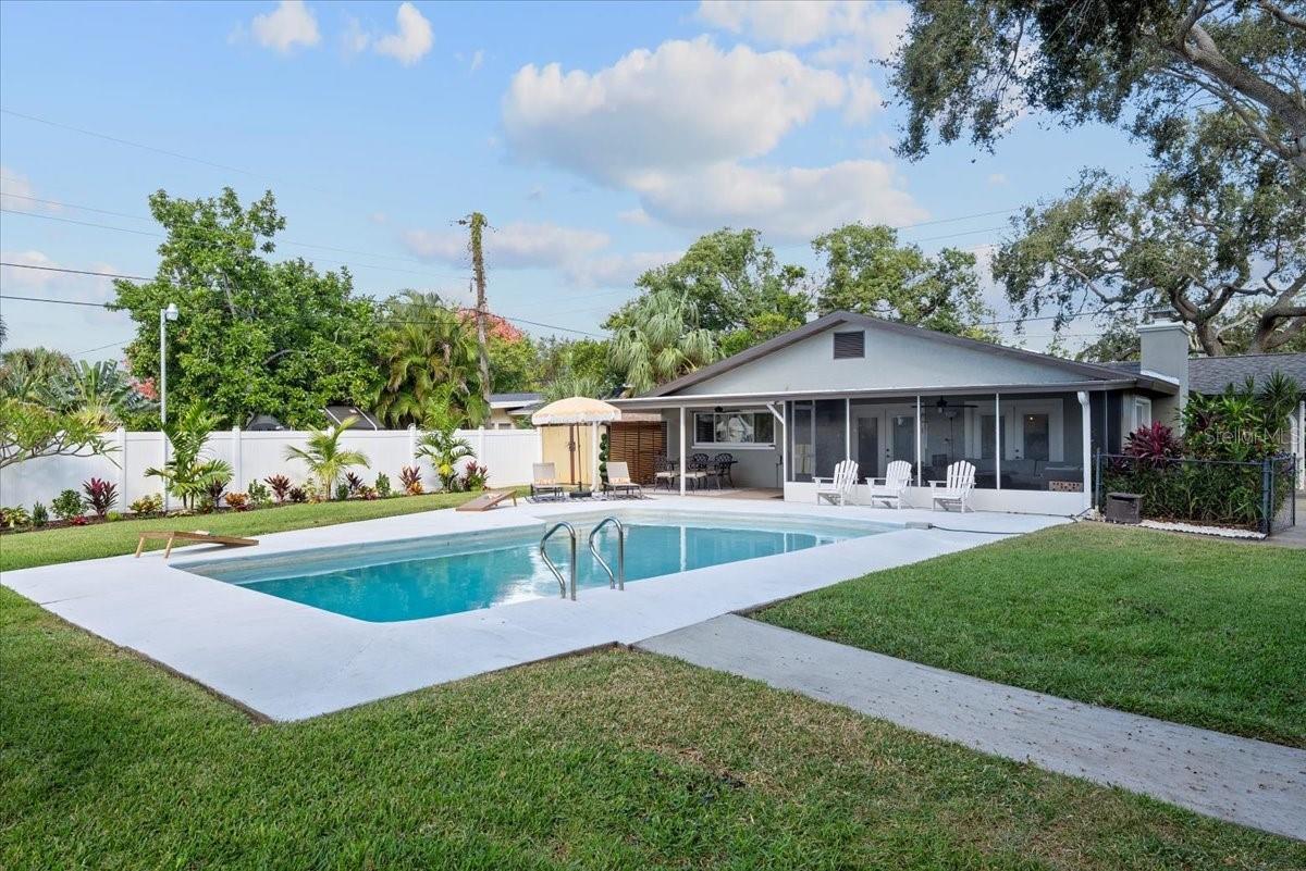 Listing photo id 45 for 8590 119th Street