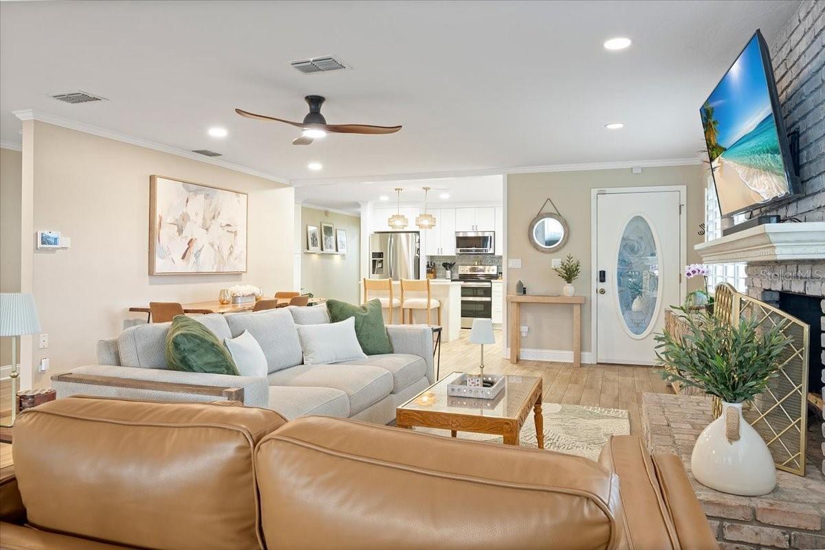 Listing photo id 6 for 8590 119th Street