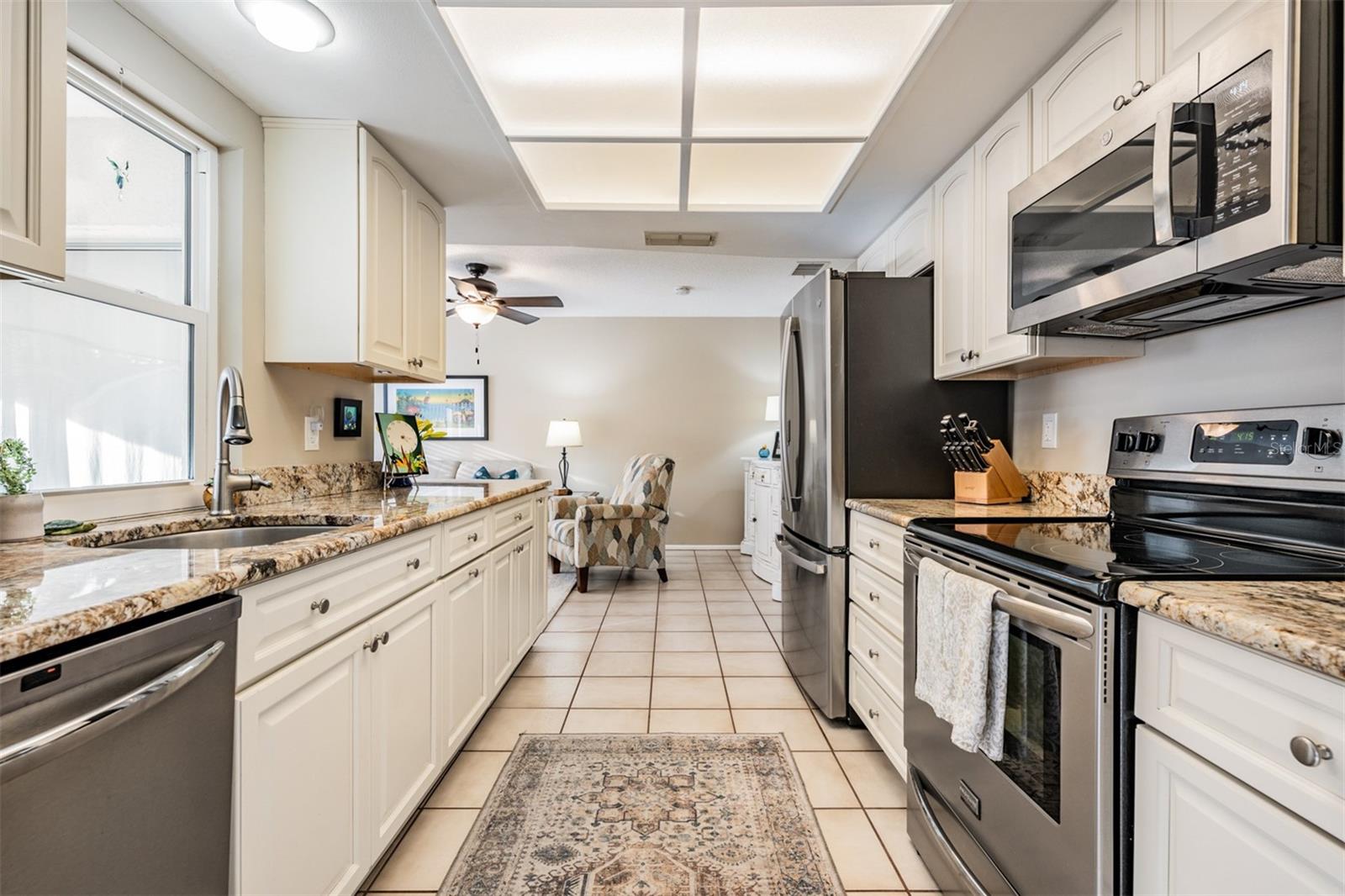 Image 11 of 40 For 2932 Macalpin Drive W