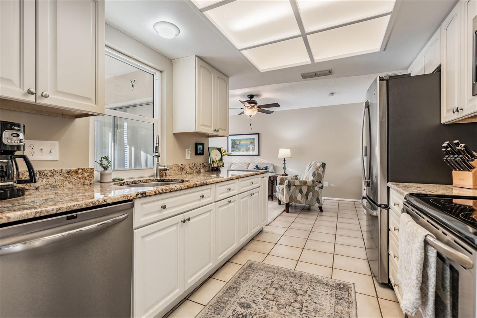 Image 12 of 40 For 2932 Macalpin Drive W