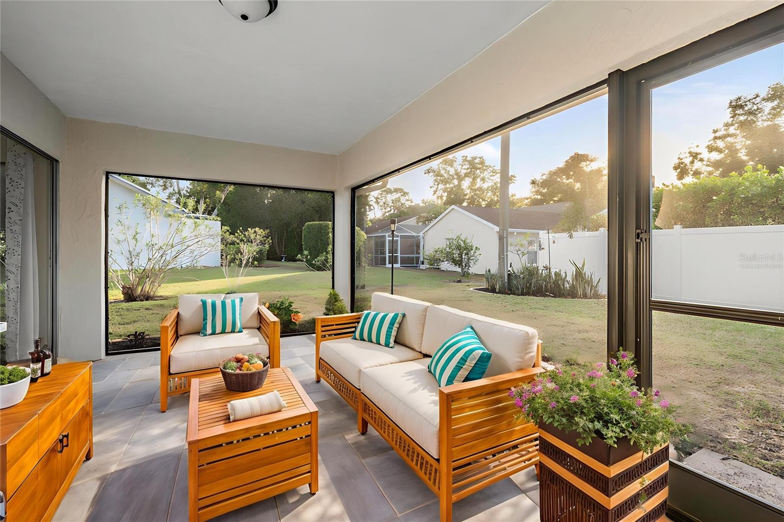 Image 17 of 40 For 2932 Macalpin Drive W