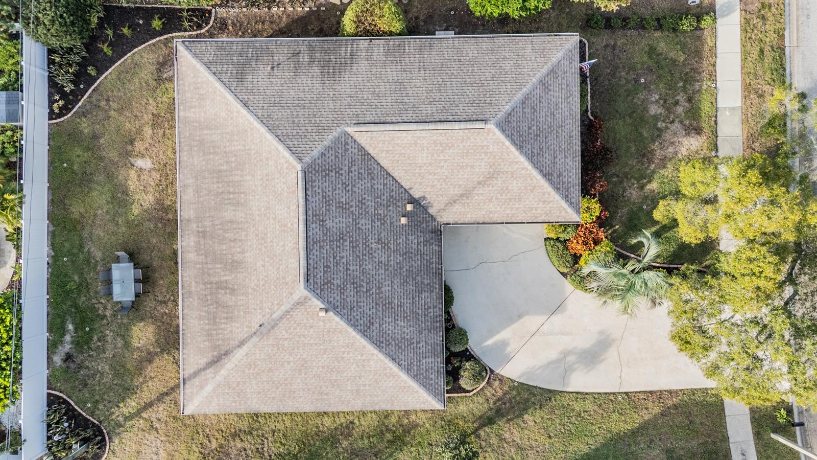 Image 3 of 40 For 2932 Macalpin Drive W