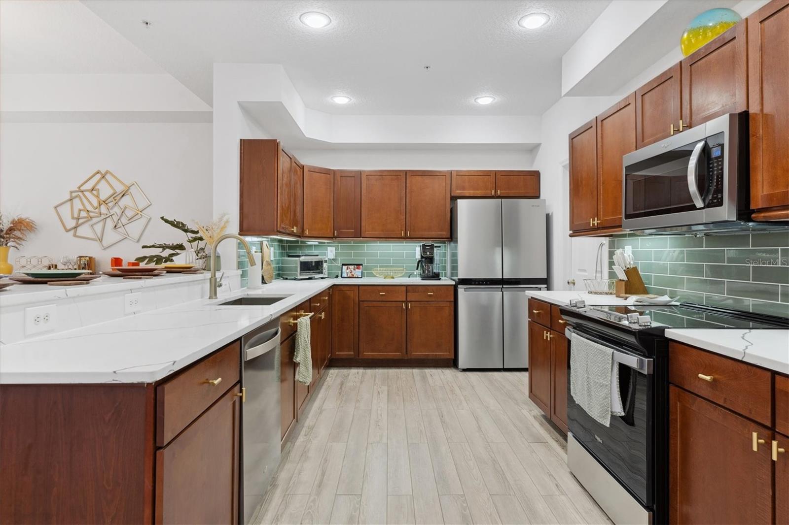 Image 10 of 39 For 642 Wells Court 402