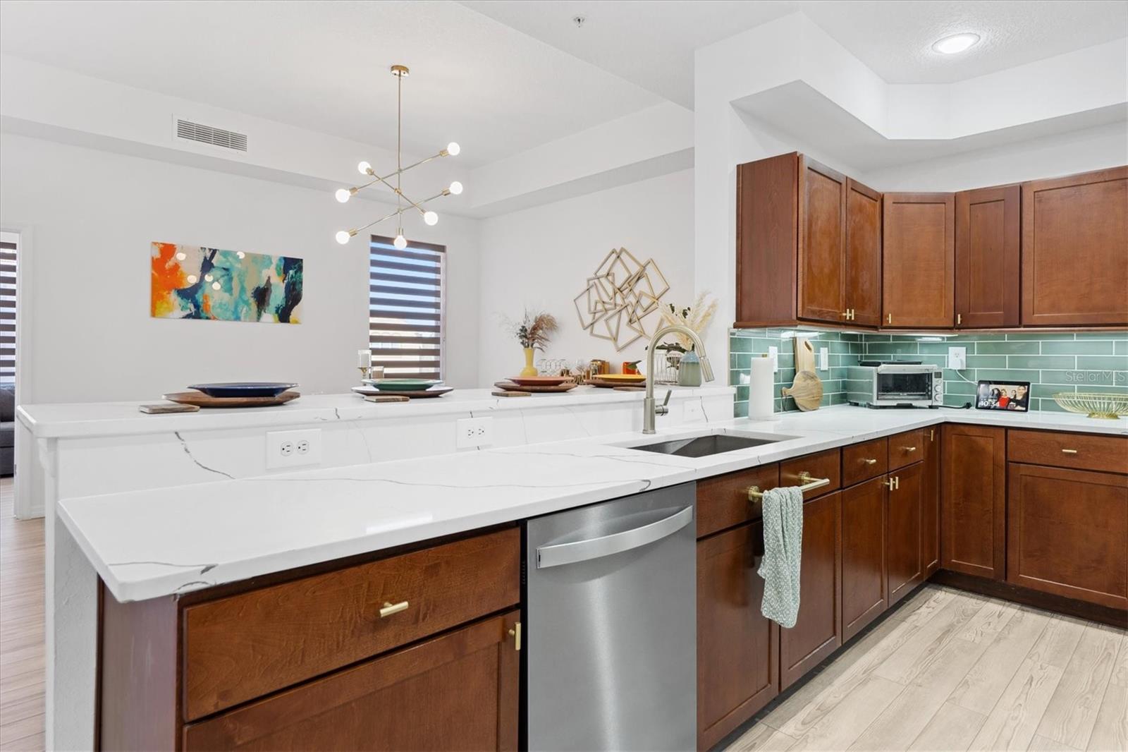 Image 11 of 39 For 642 Wells Court 402