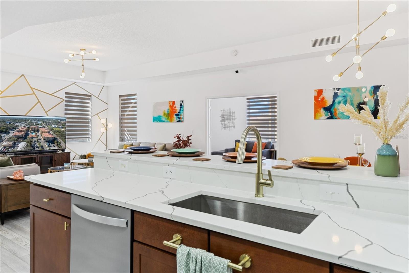 Image 14 of 39 For 642 Wells Court 402