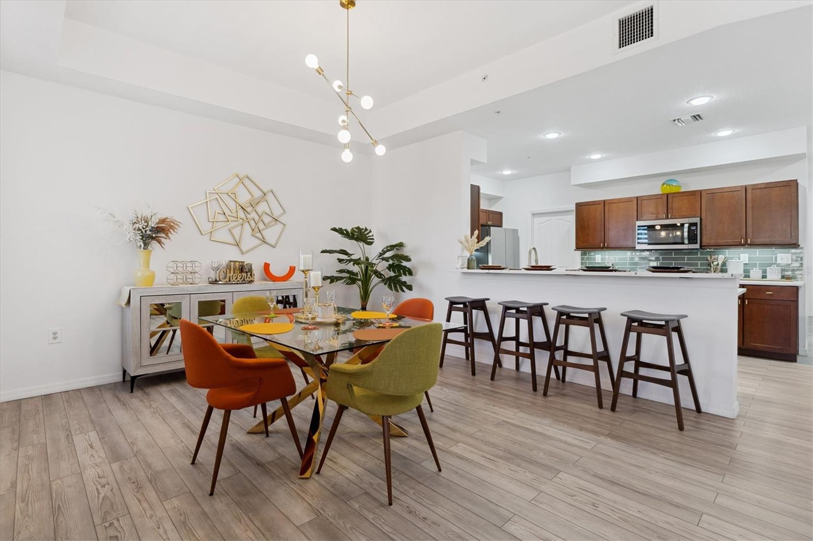 Image 15 of 39 For 642 Wells Court 402