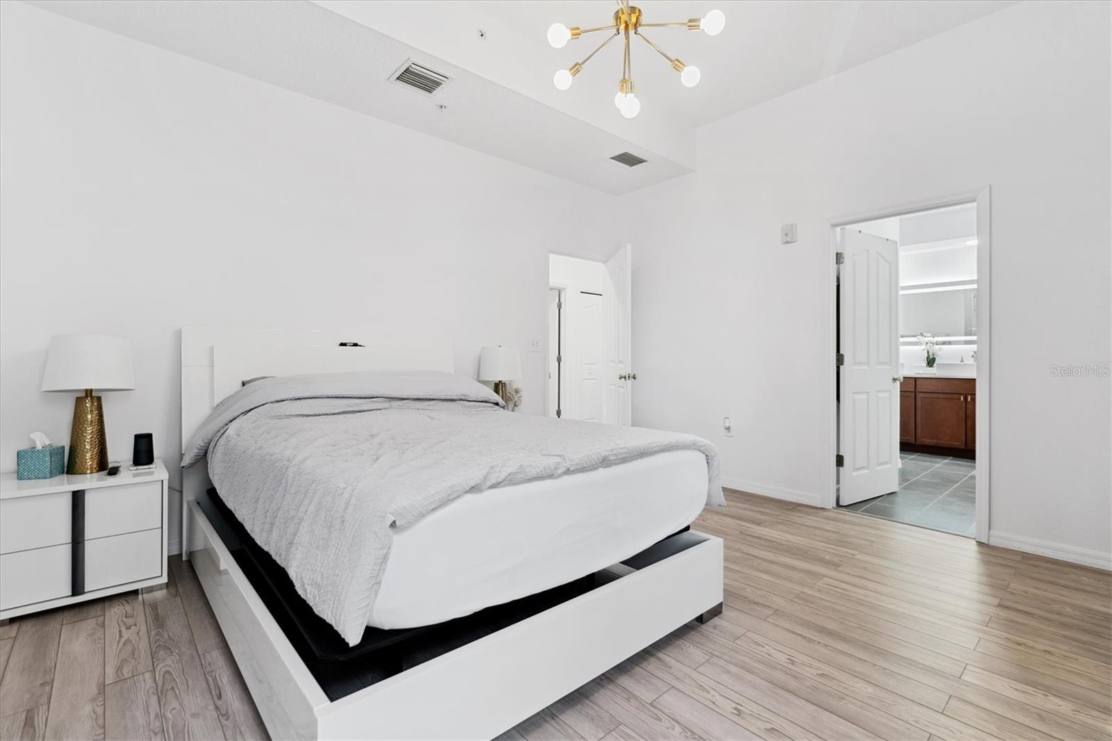 Image 21 of 39 For 642 Wells Court 402