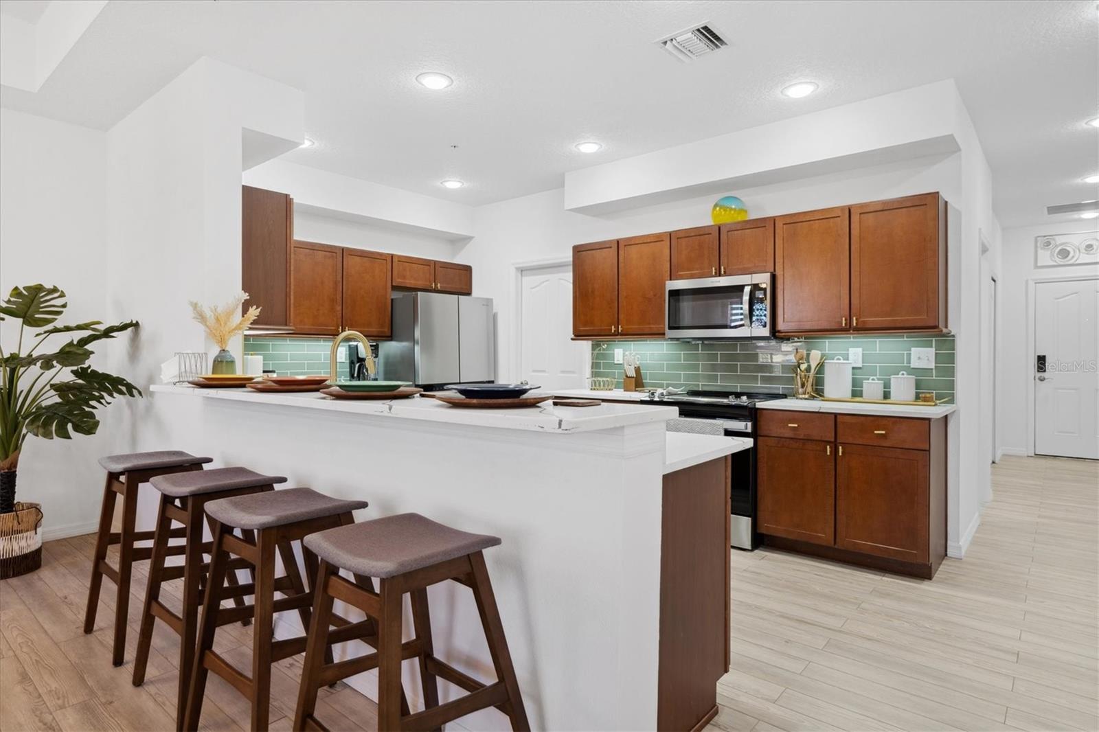 Image 9 of 39 For 642 Wells Court 402