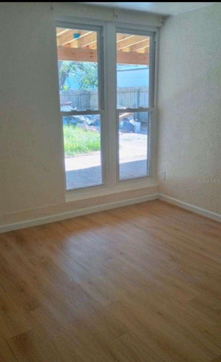 Image 17 of 71 For 405 Orion Avenue