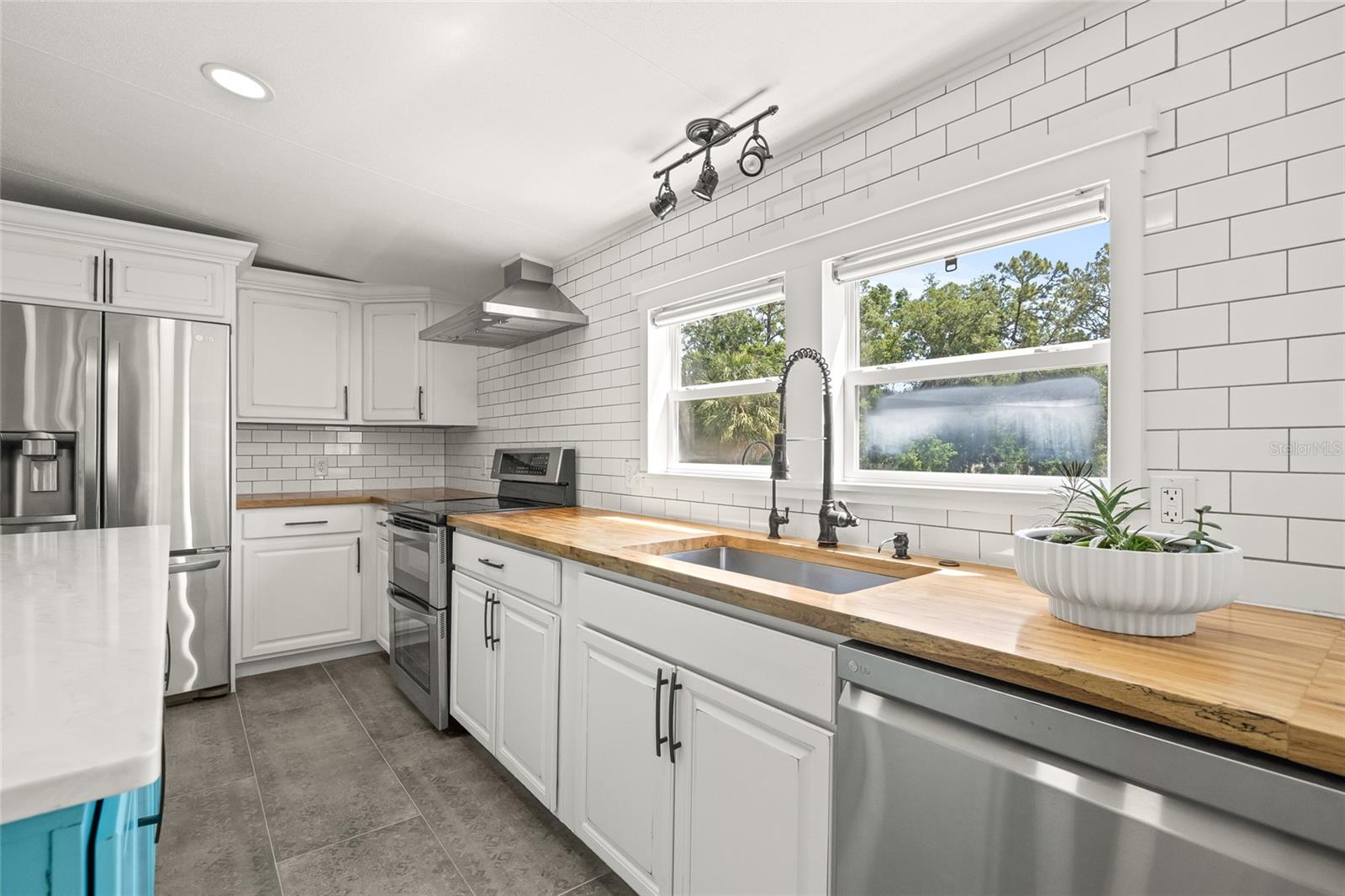 Image 22 of 76 For 4425 Pine Street