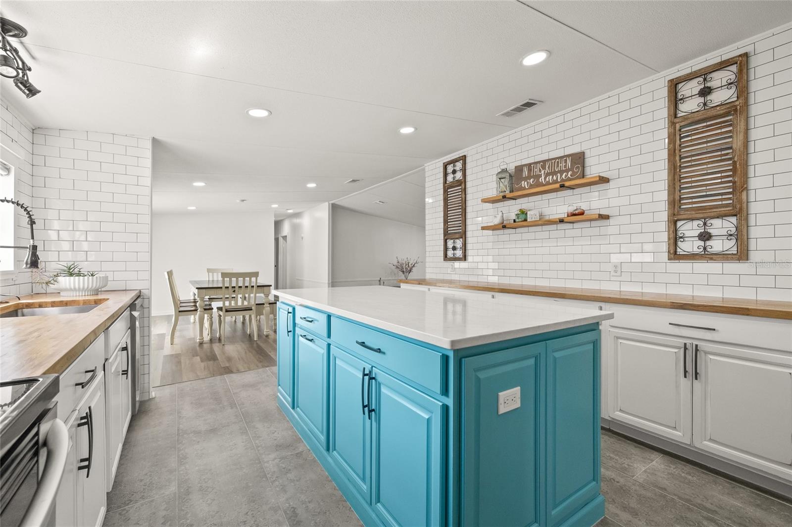 Image 23 of 76 For 4425 Pine Street