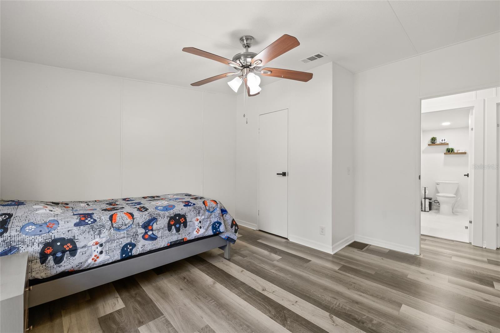 Image 37 of 76 For 4425 Pine Street