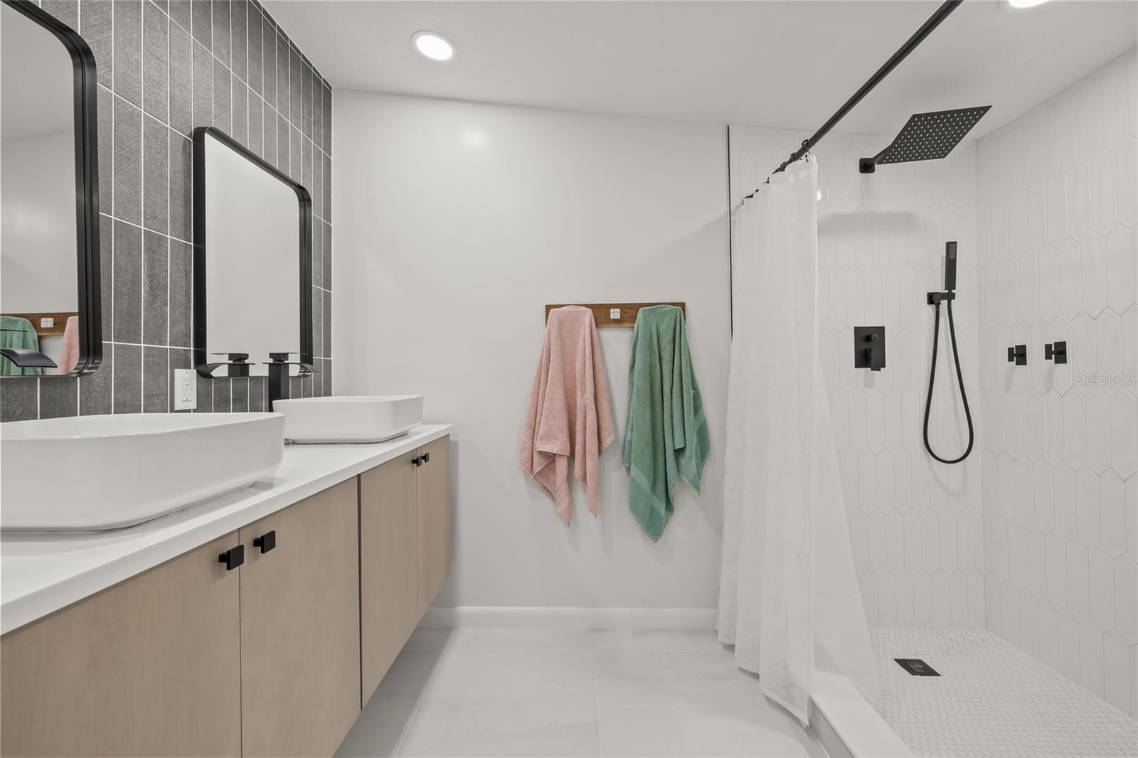 Image 39 of 76 For 4425 Pine Street