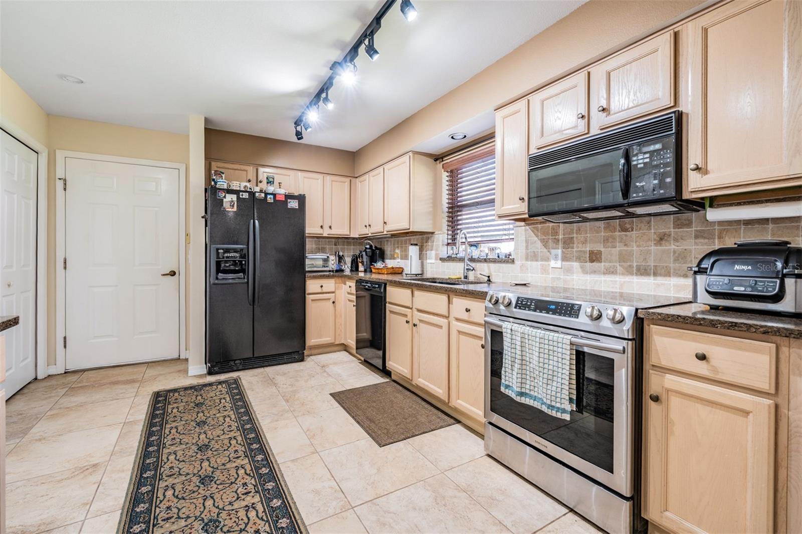 Image 7 of 60 For 17569 Fairmeadow Drive