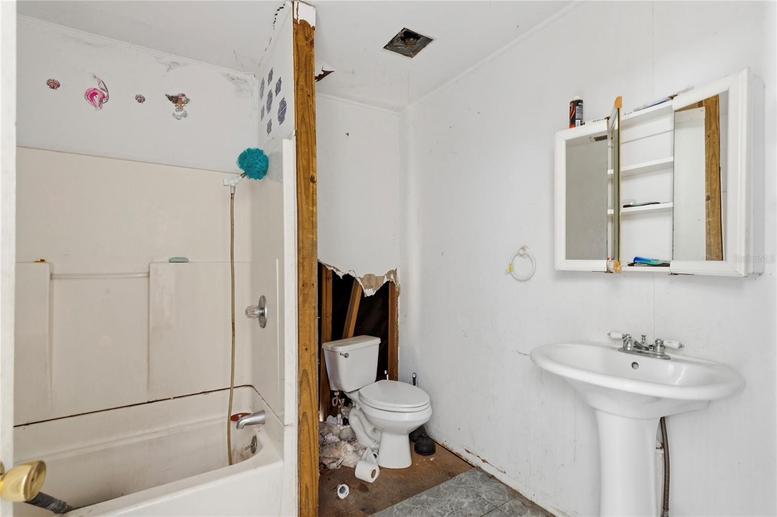 Image 12 of 61 For 15217 Myrtle Street