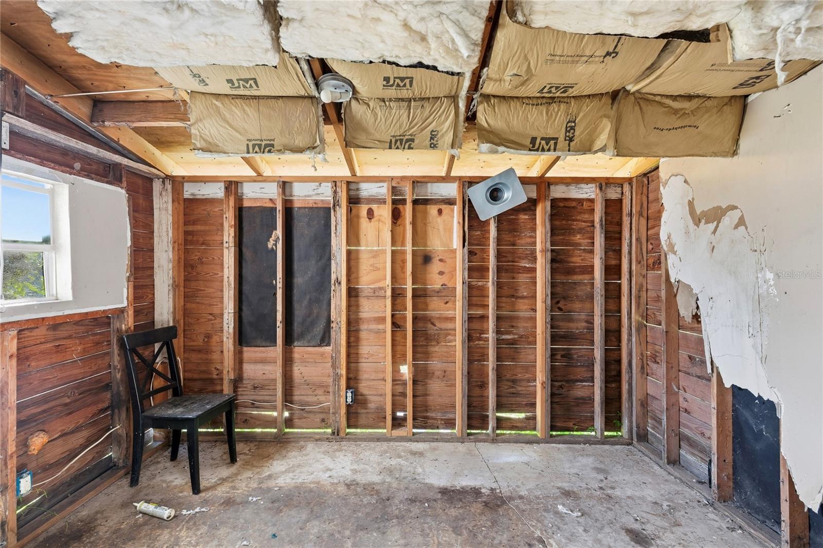 Image 16 of 61 For 15217 Myrtle Street