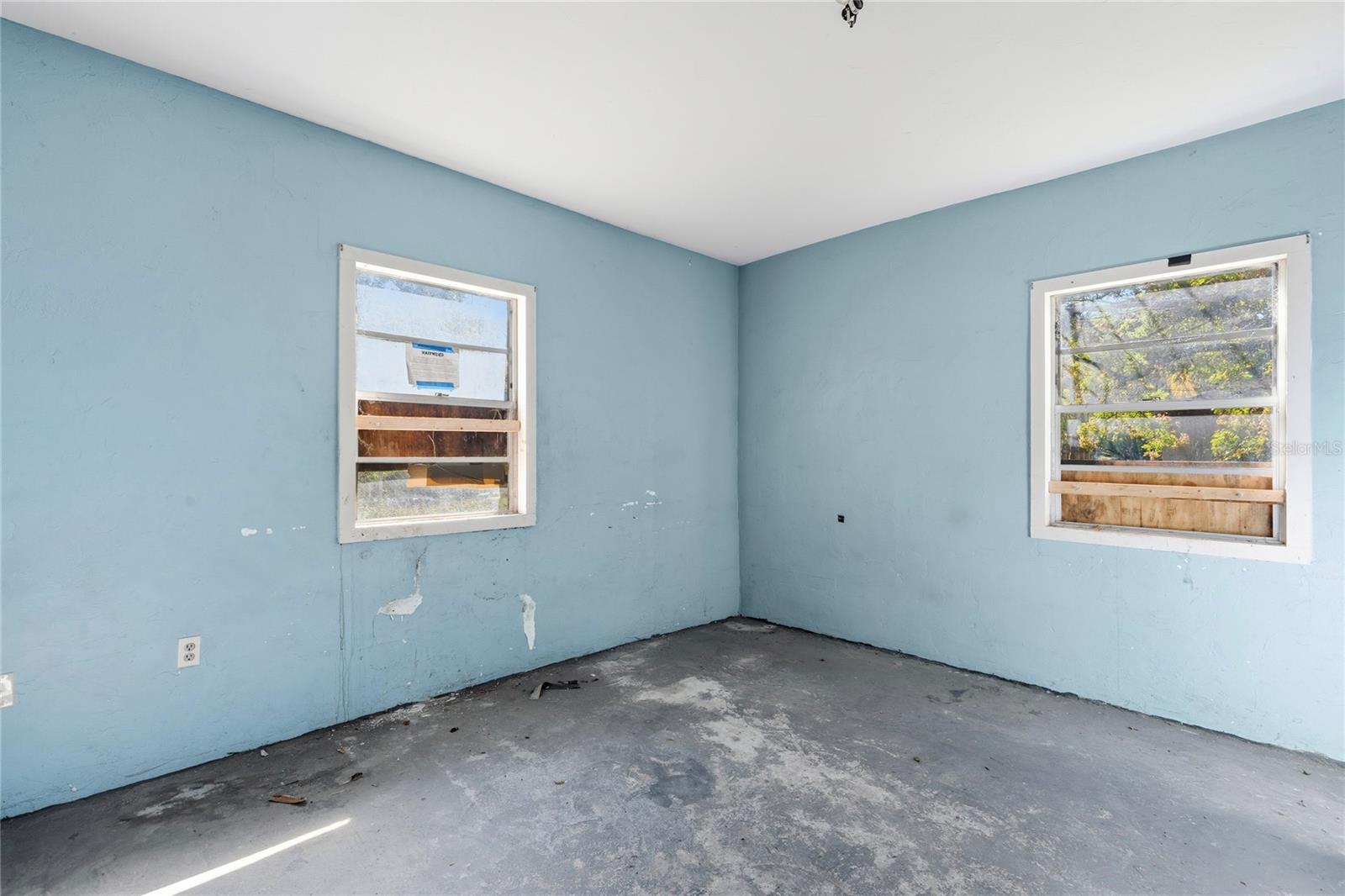 Image 46 of 61 For 15217 Myrtle Street