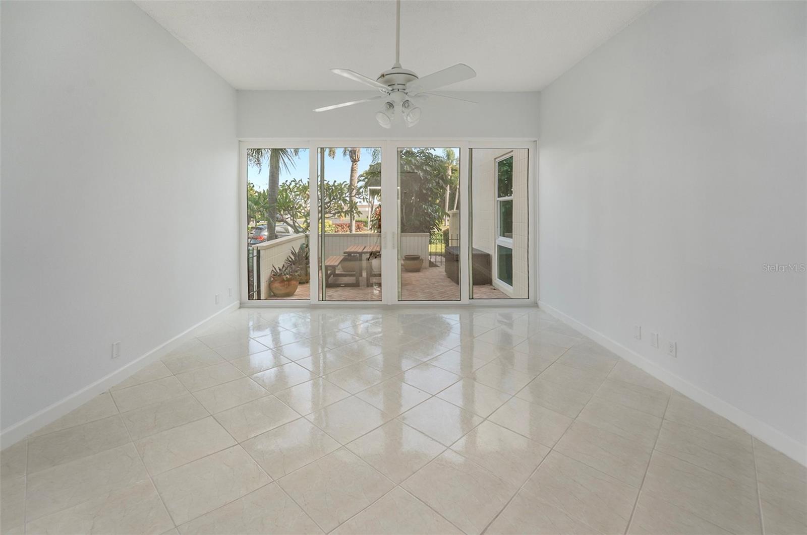 Image 11 of 30 For 7400 Sun Island Drive S 111