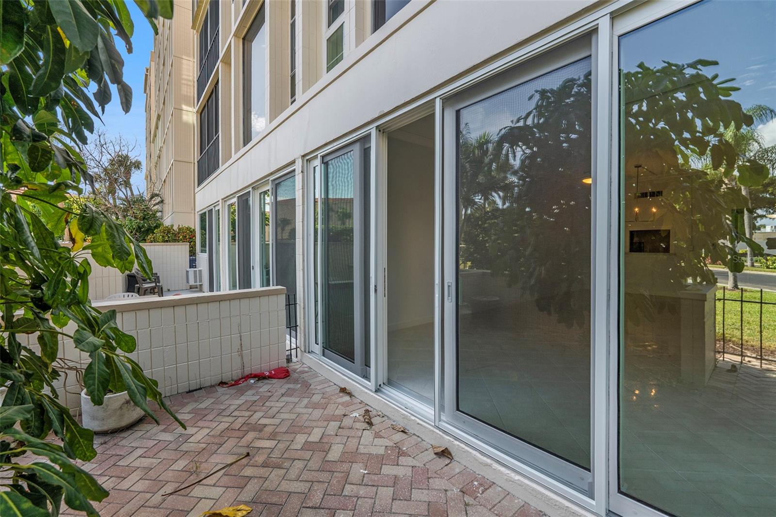 Image 25 of 30 For 7400 Sun Island Drive S 111