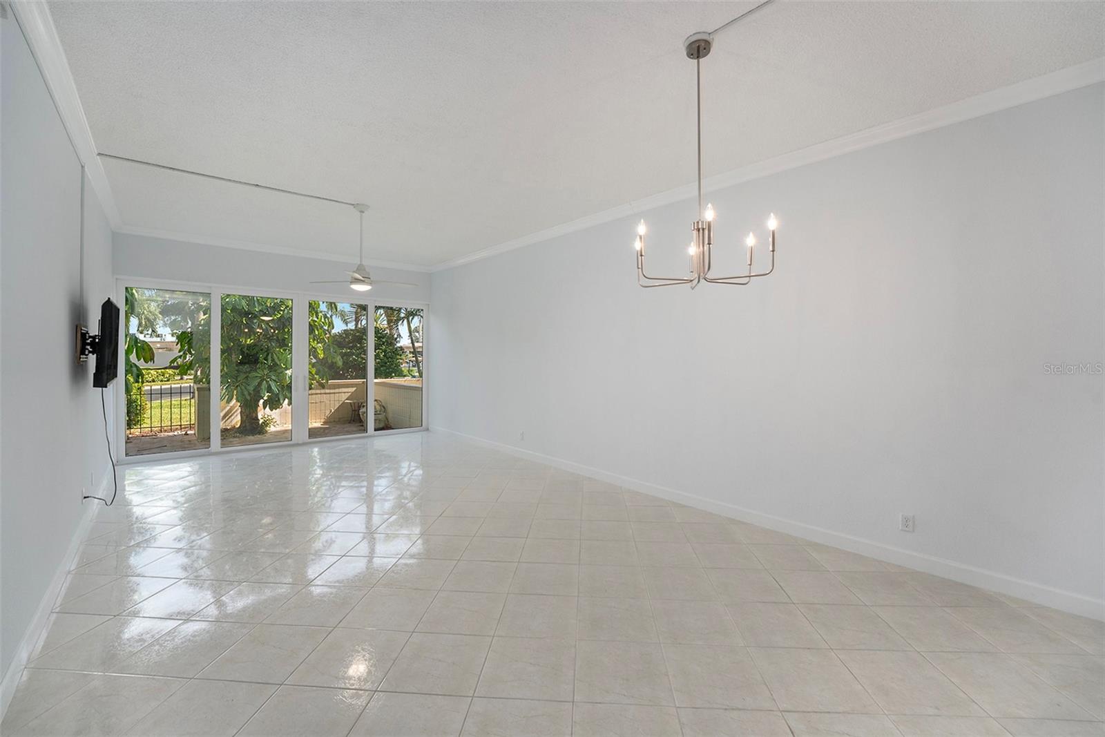 Image 3 of 30 For 7400 Sun Island Drive S 111