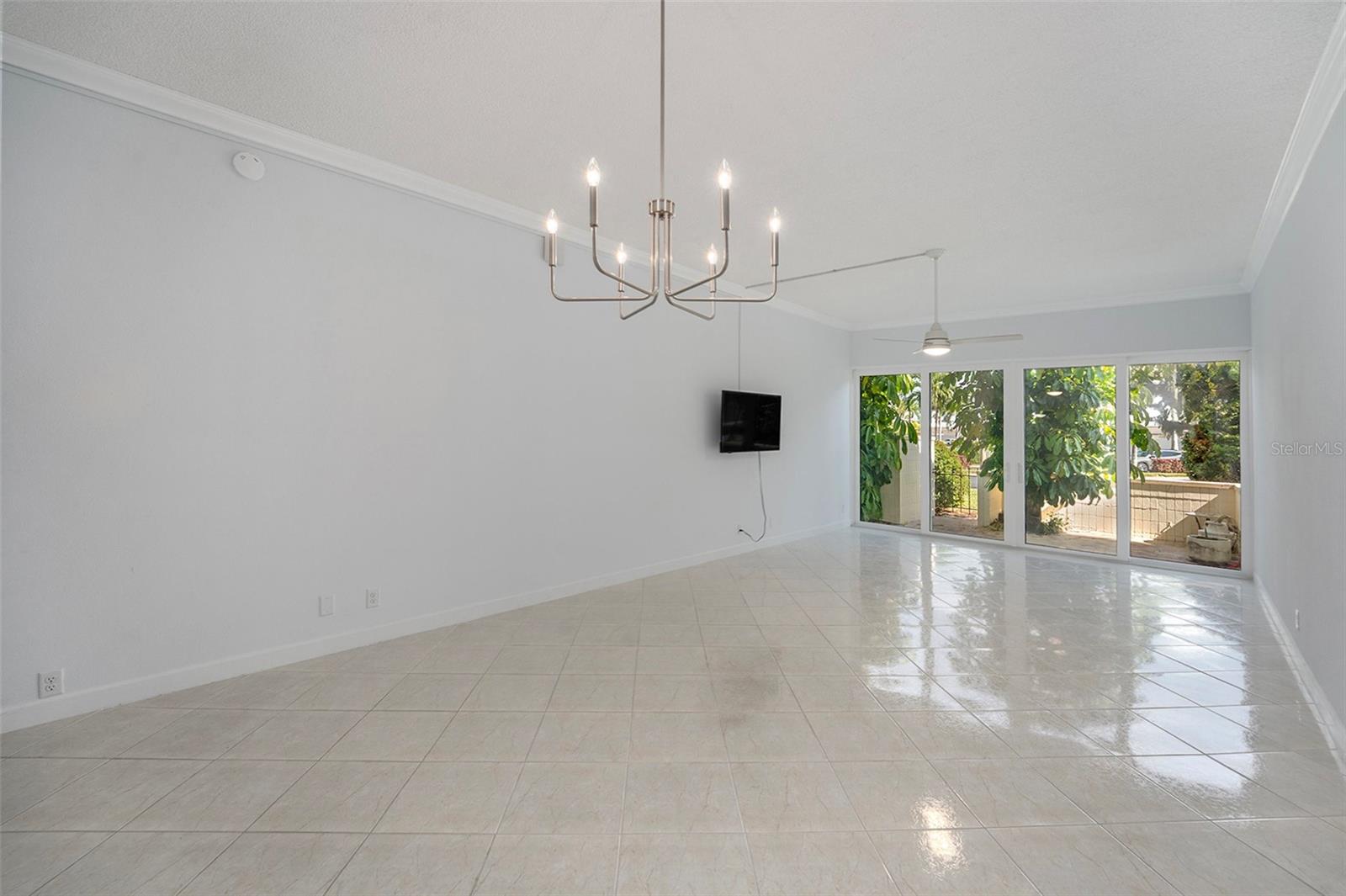 Image 4 of 30 For 7400 Sun Island Drive S 111