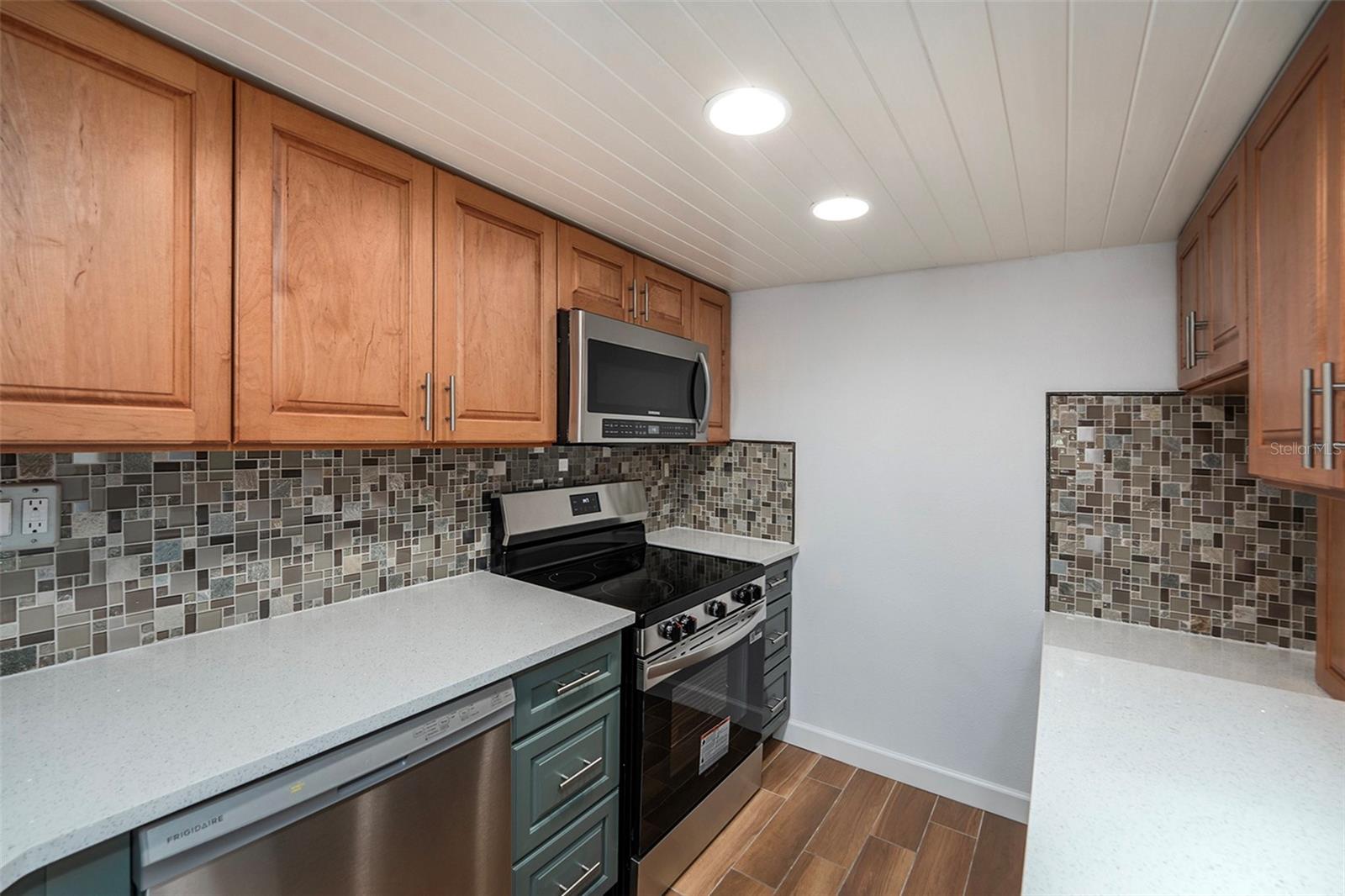 Image 7 of 30 For 7400 Sun Island Drive S 111