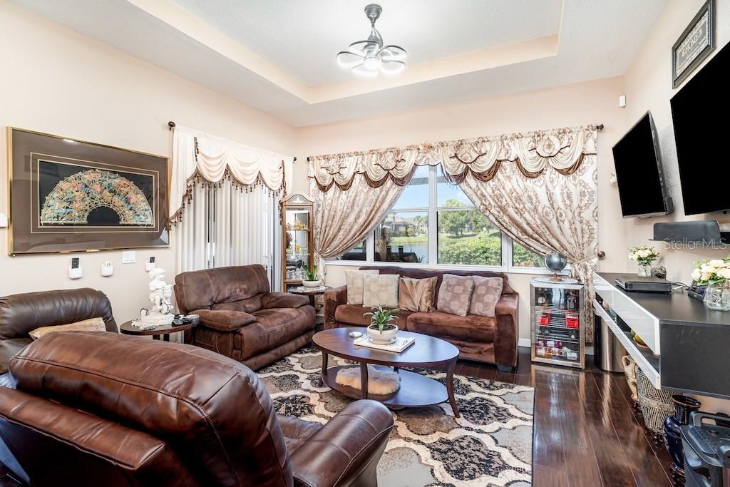 Image 12 of 29 For 909 Regal Manor Way