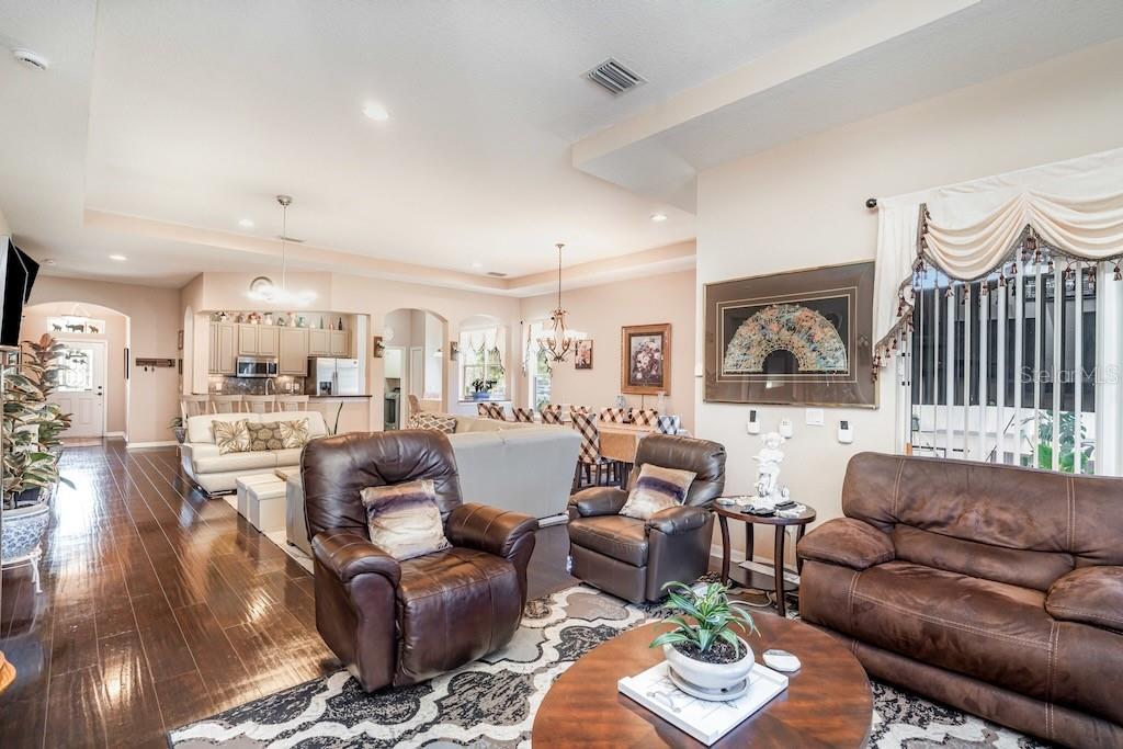 Image 13 of 29 For 909 Regal Manor Way