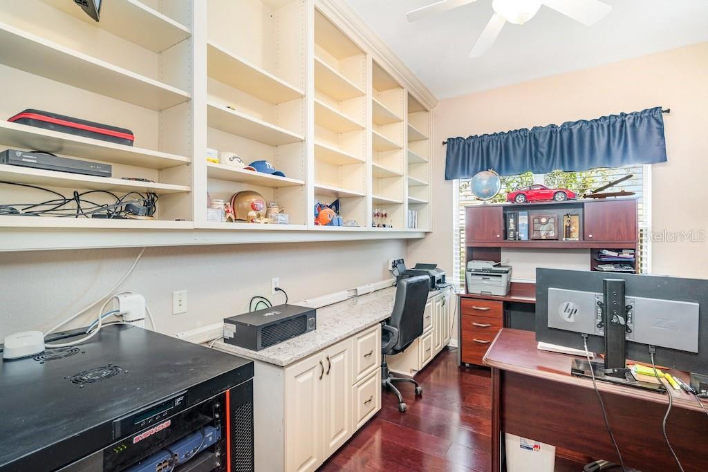 Image 20 of 29 For 909 Regal Manor Way