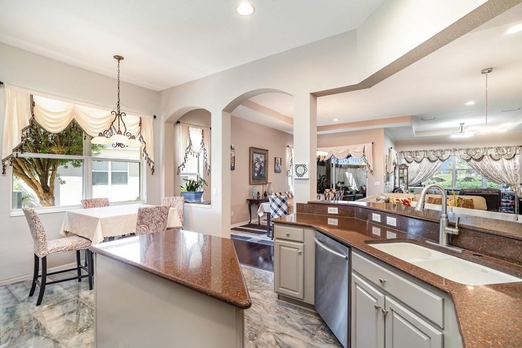 Image 4 of 29 For 909 Regal Manor Way