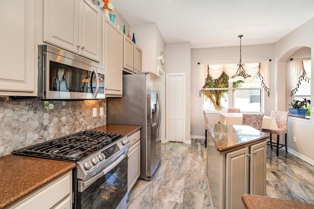 Image 5 of 29 For 909 Regal Manor Way