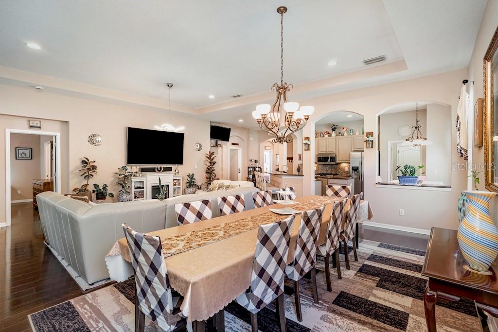 Image 9 of 29 For 909 Regal Manor Way