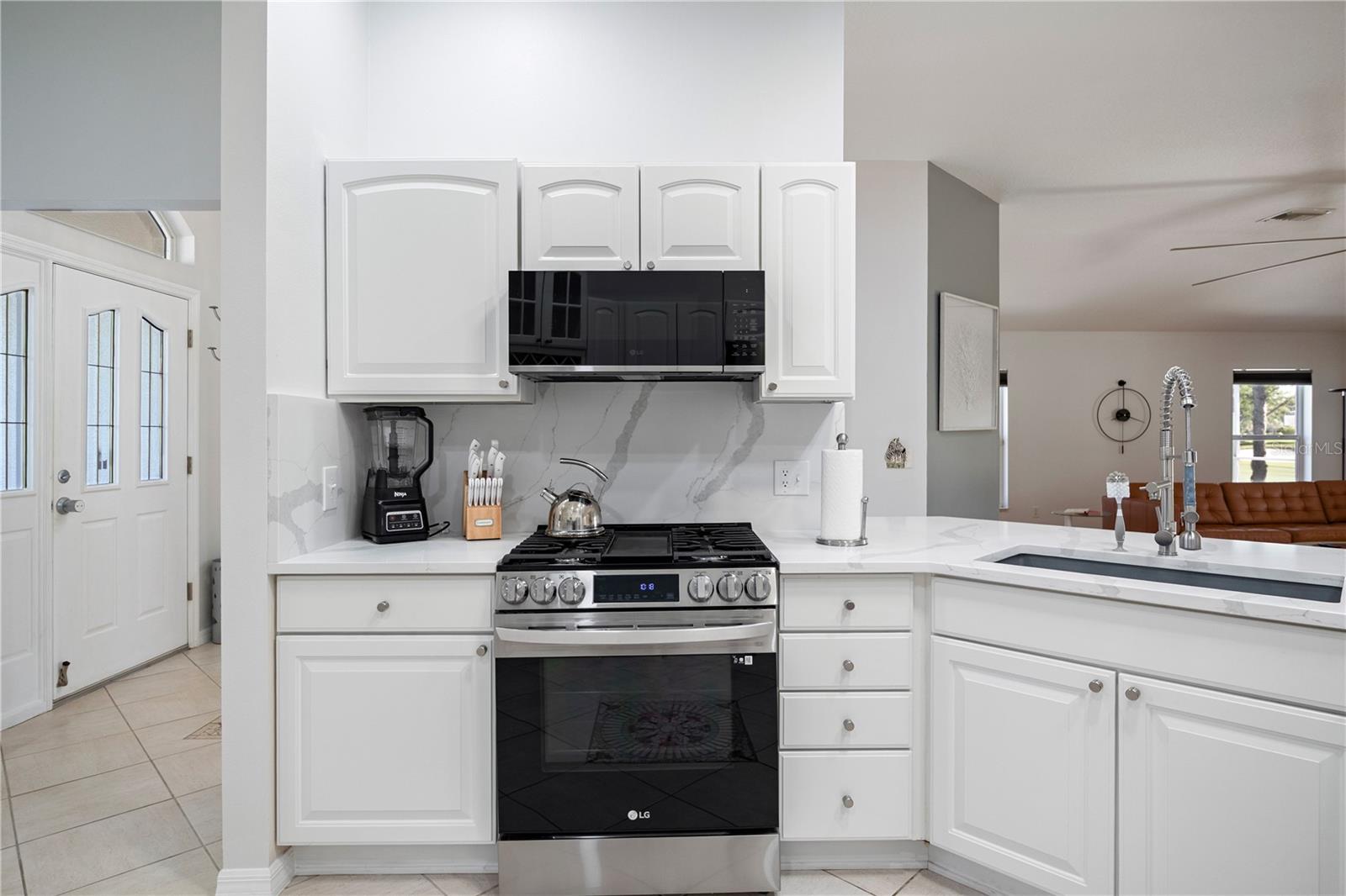 Listing photo id 8 for 1573 Norfolk Avenue