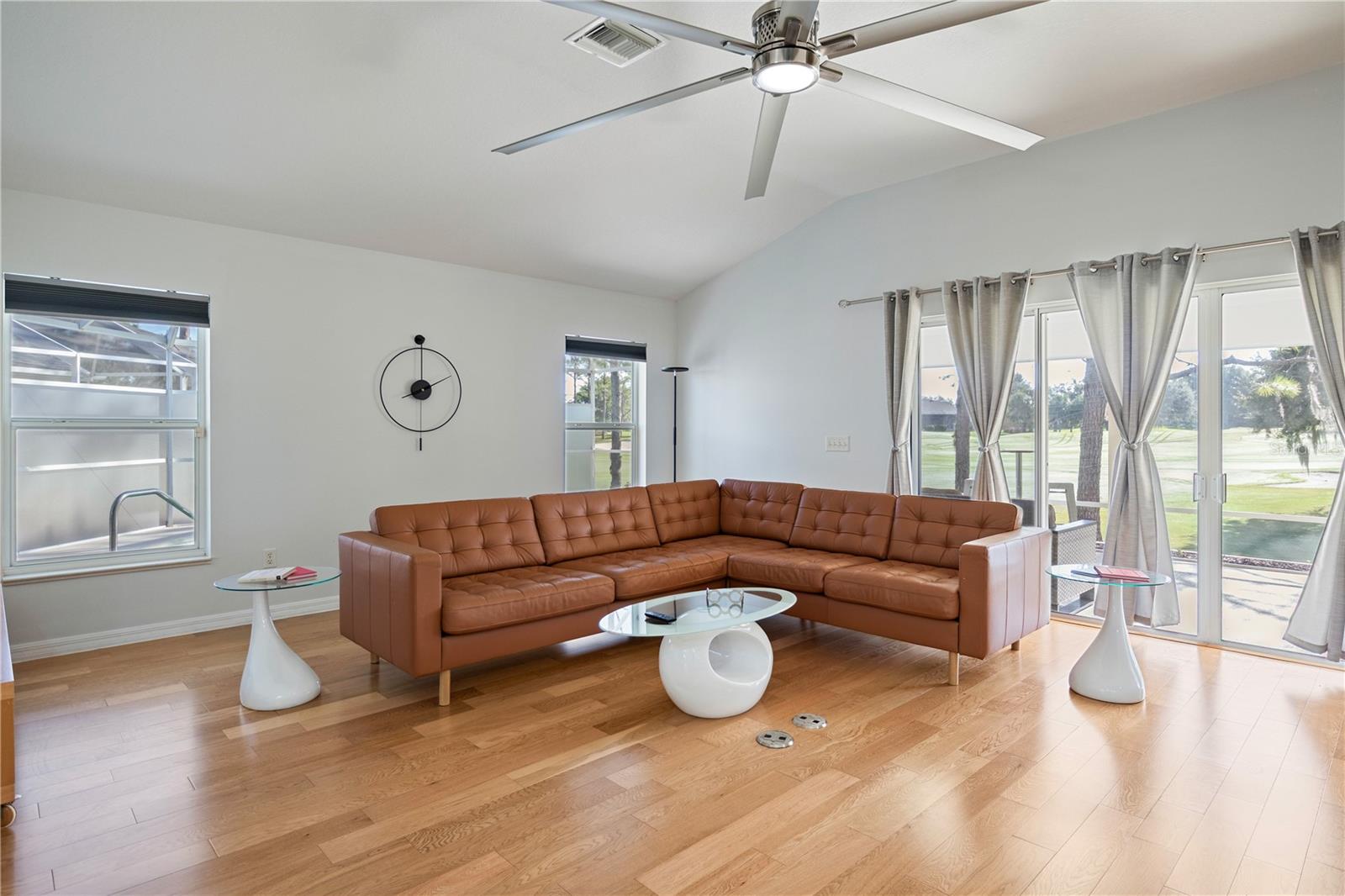 Listing photo id 14 for 1573 Norfolk Avenue